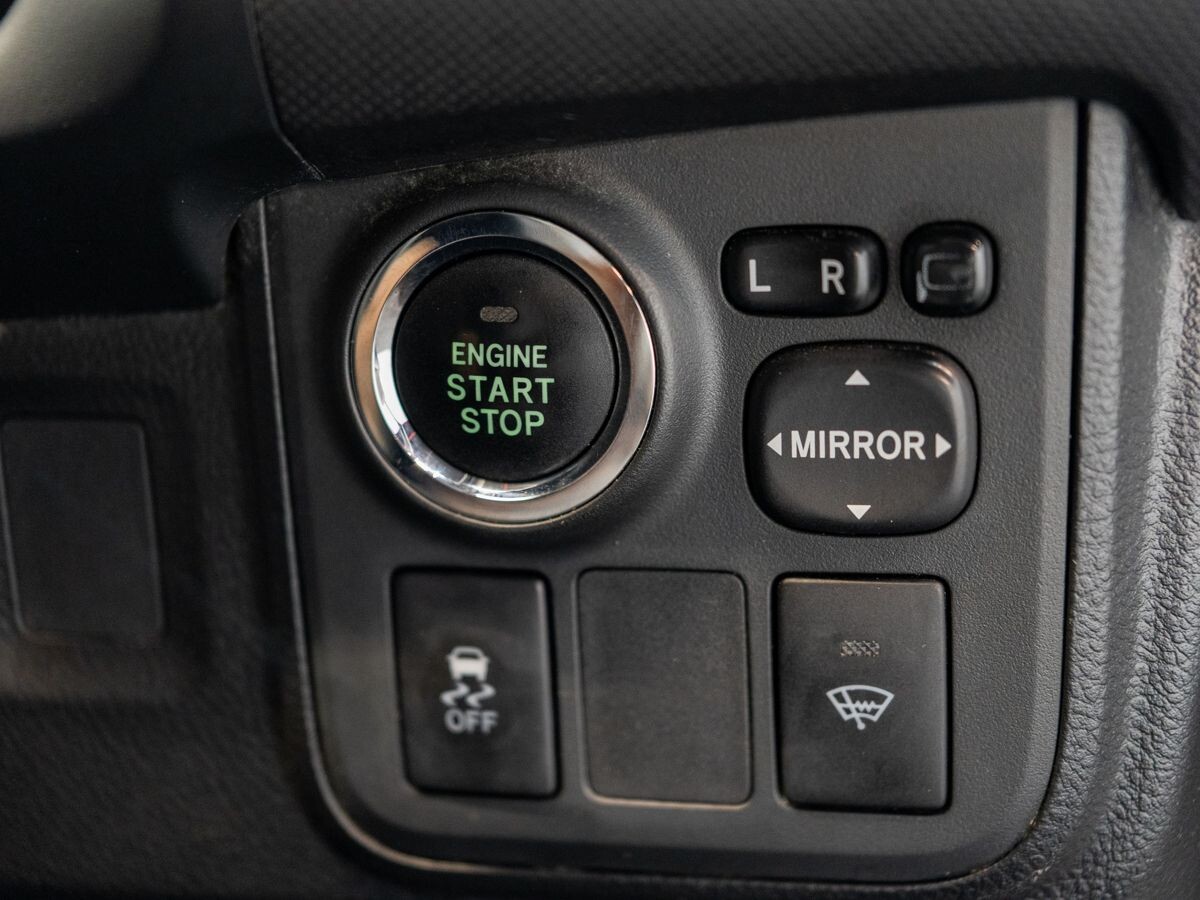 Toyota Wish 2009 - фото автомобиля