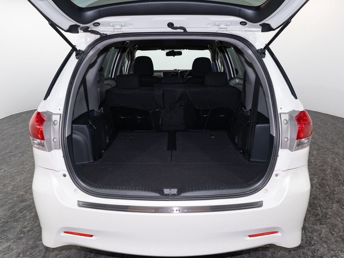 Toyota Wish 2009 - фото автомобиля