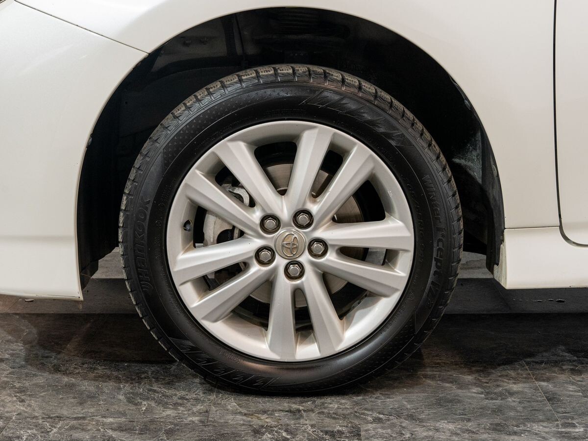 Toyota Wish 2009 - фото автомобиля