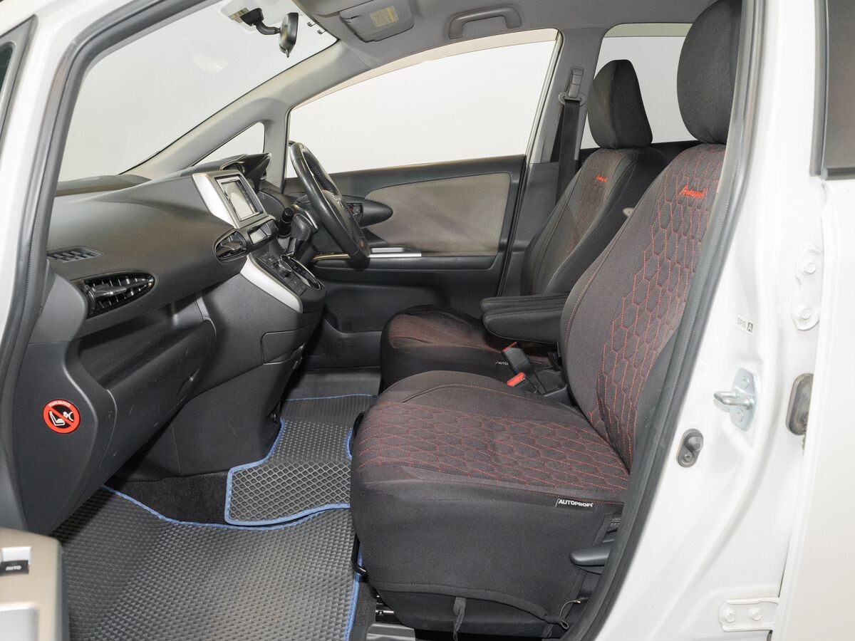 Toyota Wish 2009 - фото автомобиля