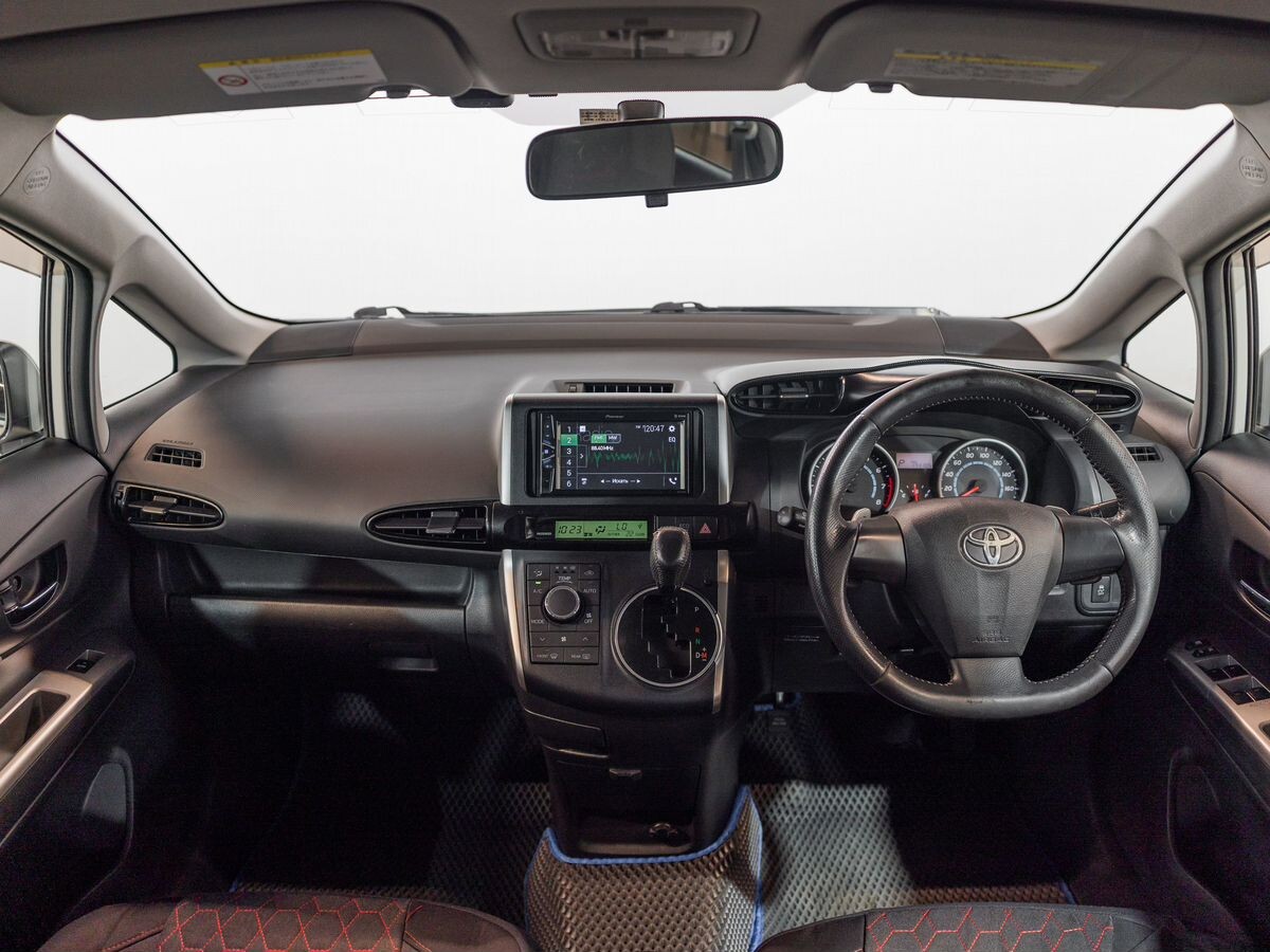Toyota Wish 2009 - фото автомобиля