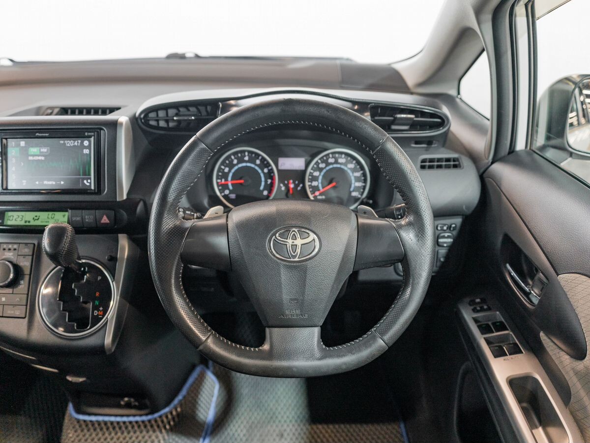 Toyota Wish 2009 - фото автомобиля