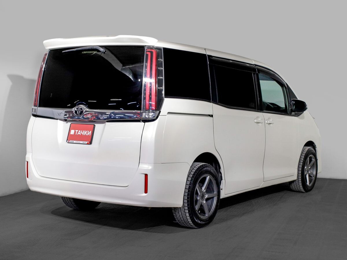Toyota Noah 2019 - фото автомобиля