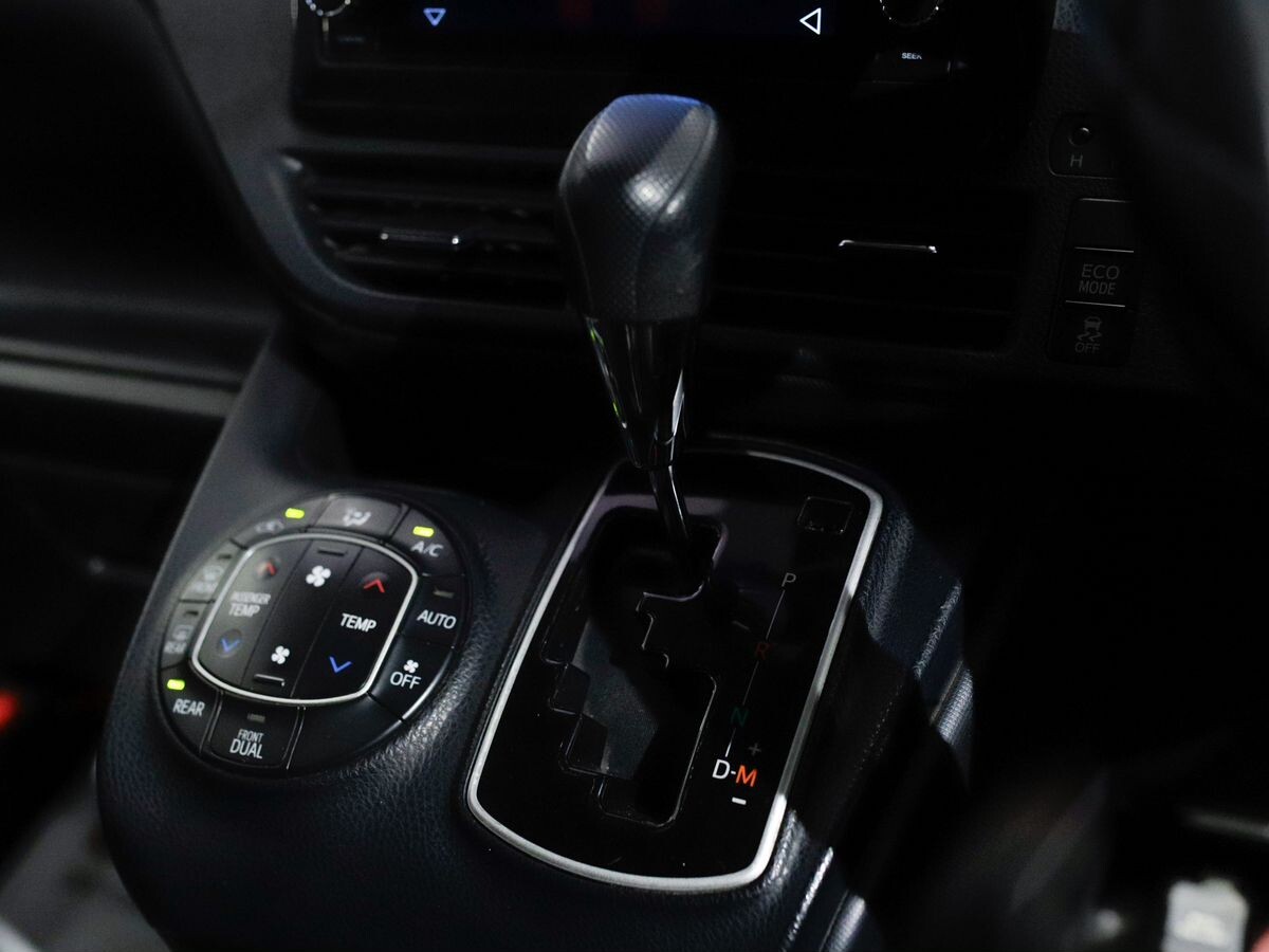 Toyota Noah 2019 - фото автомобиля