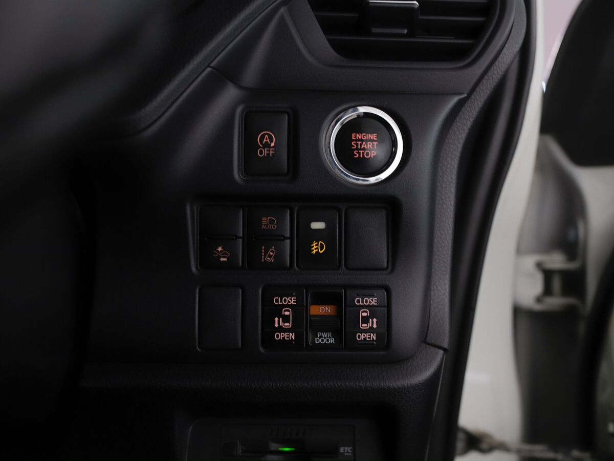 Toyota Noah 2019 - фото автомобиля