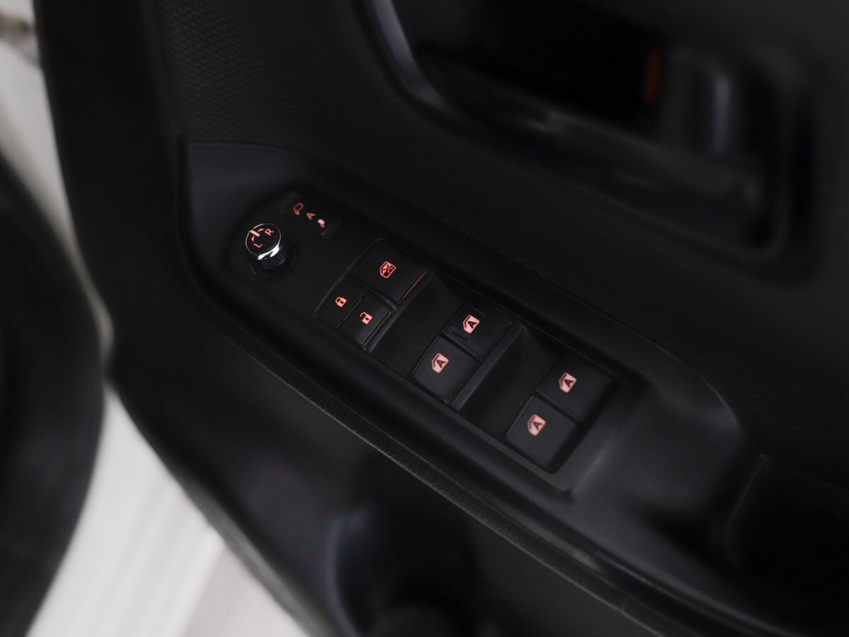 Toyota Noah 2019 - фото автомобиля