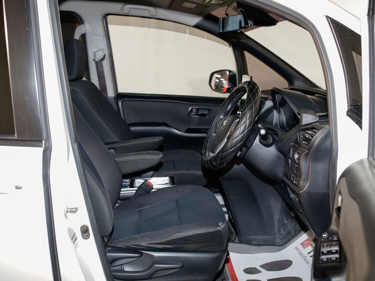 Toyota Noah 2019 - фото автомобиля