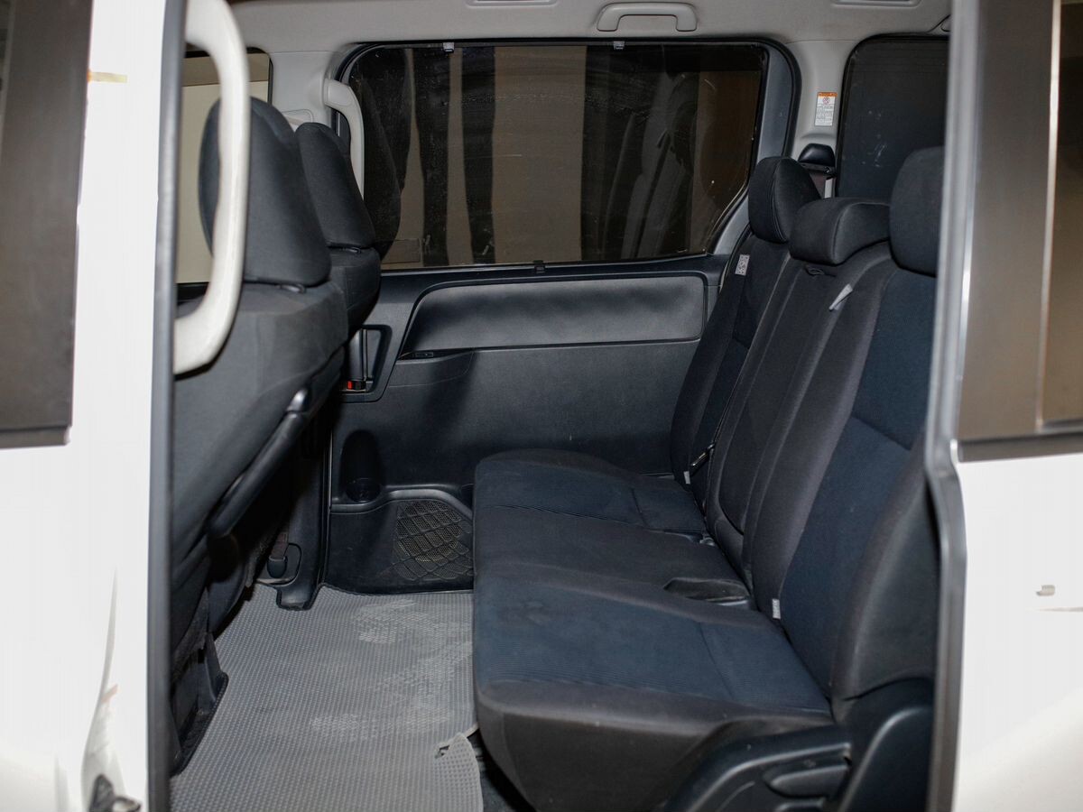 Toyota Noah 2019 - фото автомобиля
