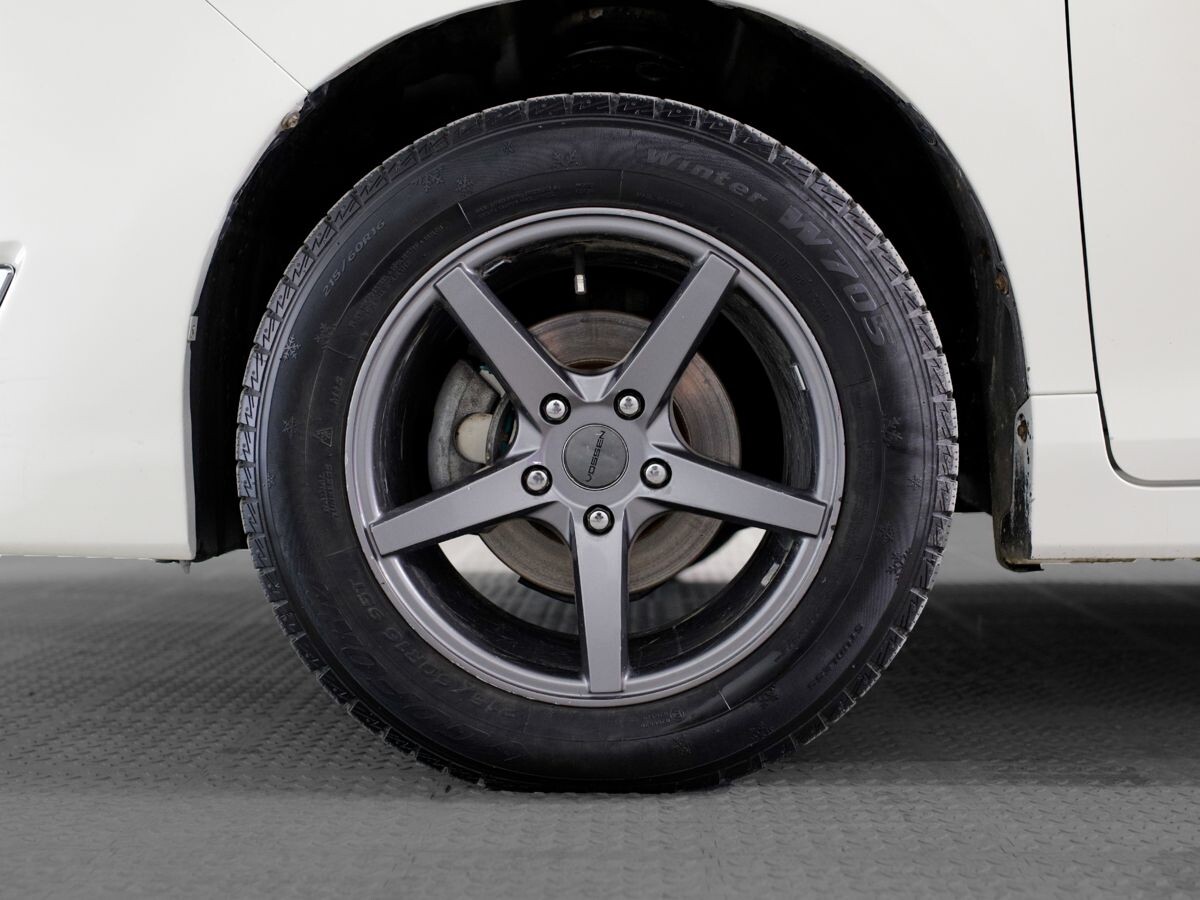 Toyota Noah 2019 - фото автомобиля
