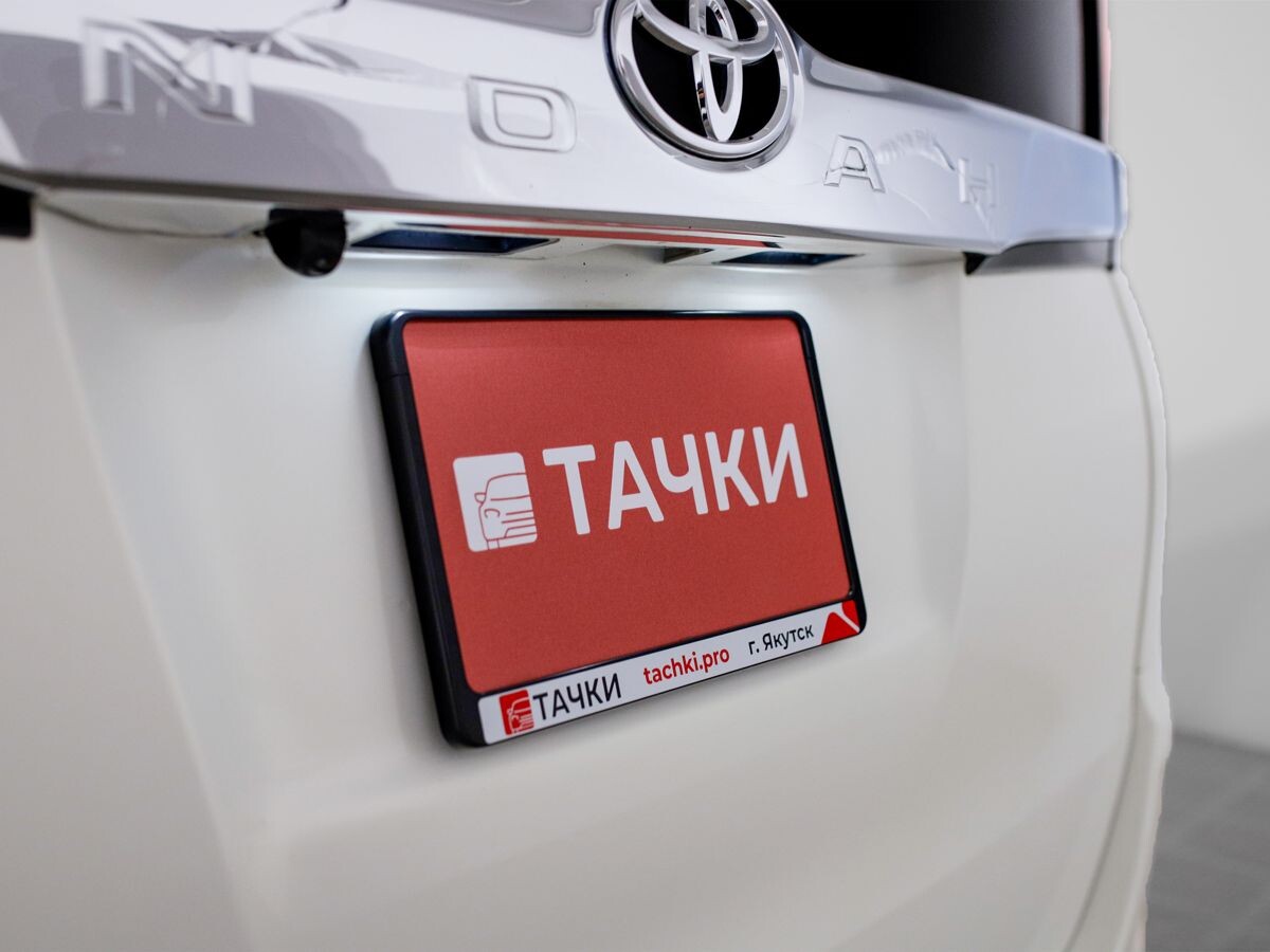 Toyota Noah 2019 - фото автомобиля