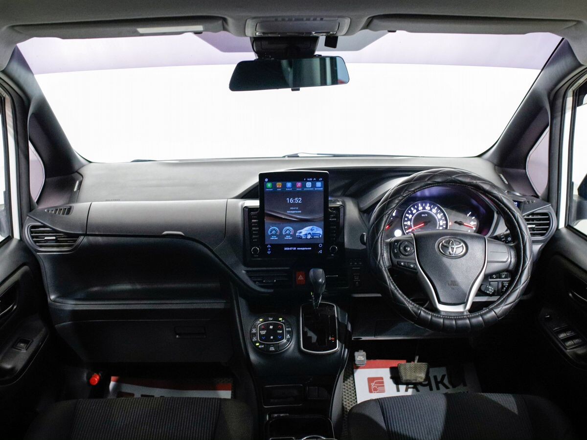 Toyota Noah 2019 - фото автомобиля