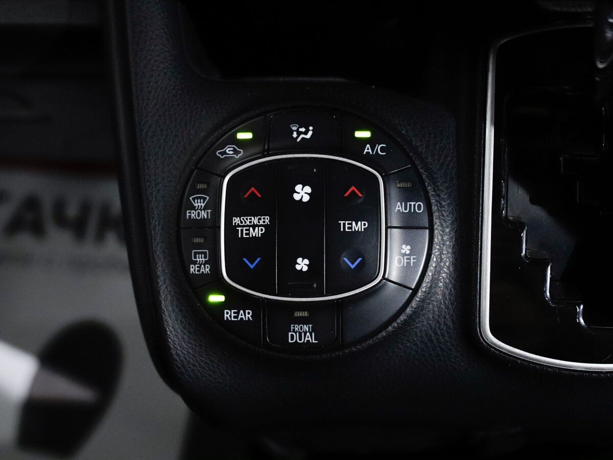 Toyota Noah 2019 - фото автомобиля