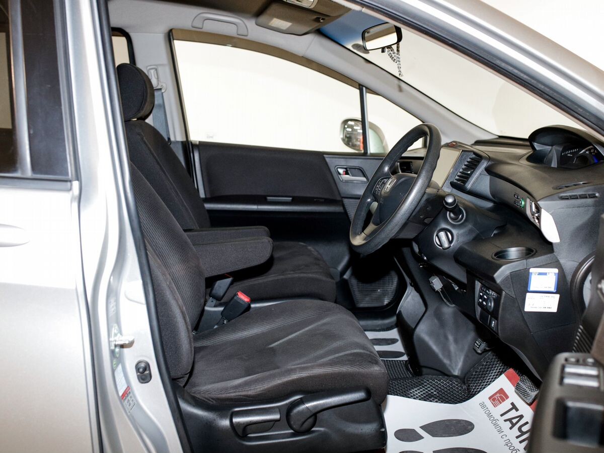 Honda Freed 2012 - фото автомобиля