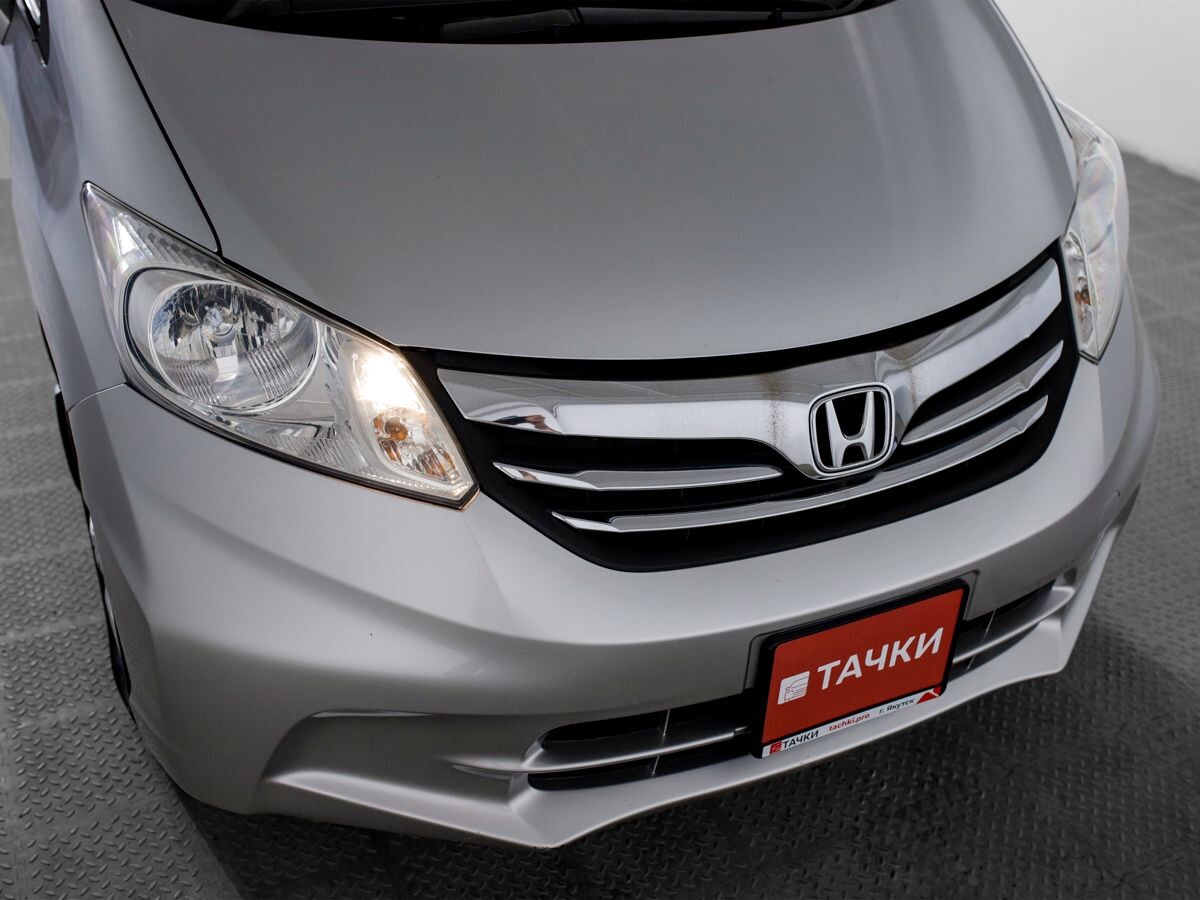 Honda Freed 2012 - фото автомобиля