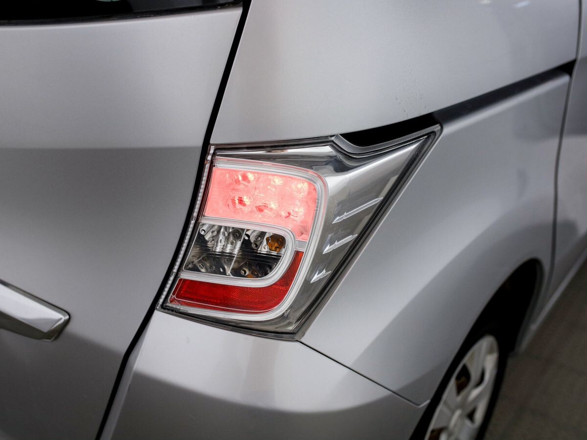 Honda Freed 2012 - фото автомобиля