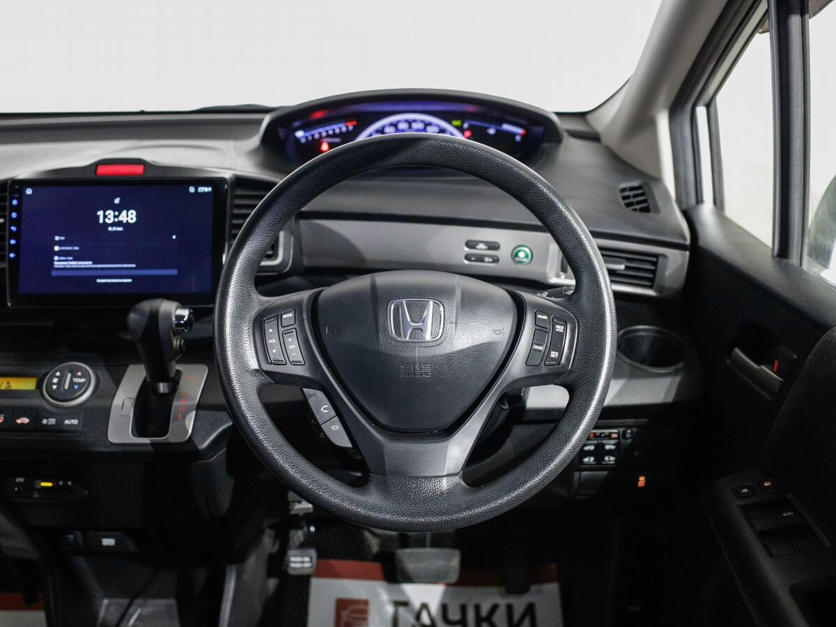 Honda Freed 2012 - фото автомобиля
