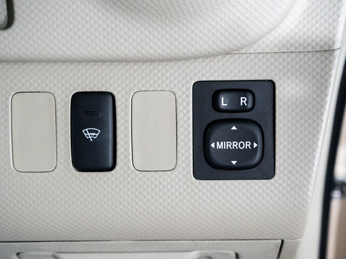 Toyota Porte 2011 - фото автомобиля