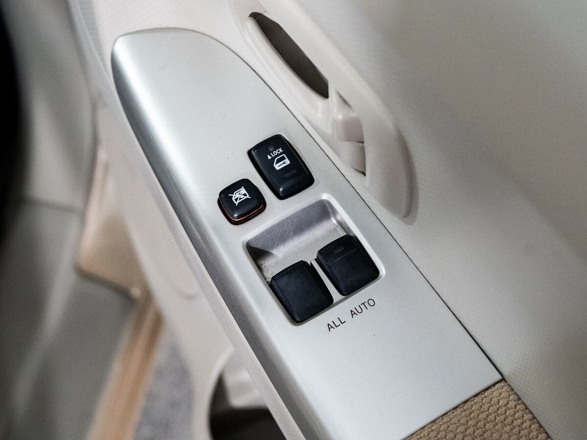 Toyota Porte 2011 - фото автомобиля
