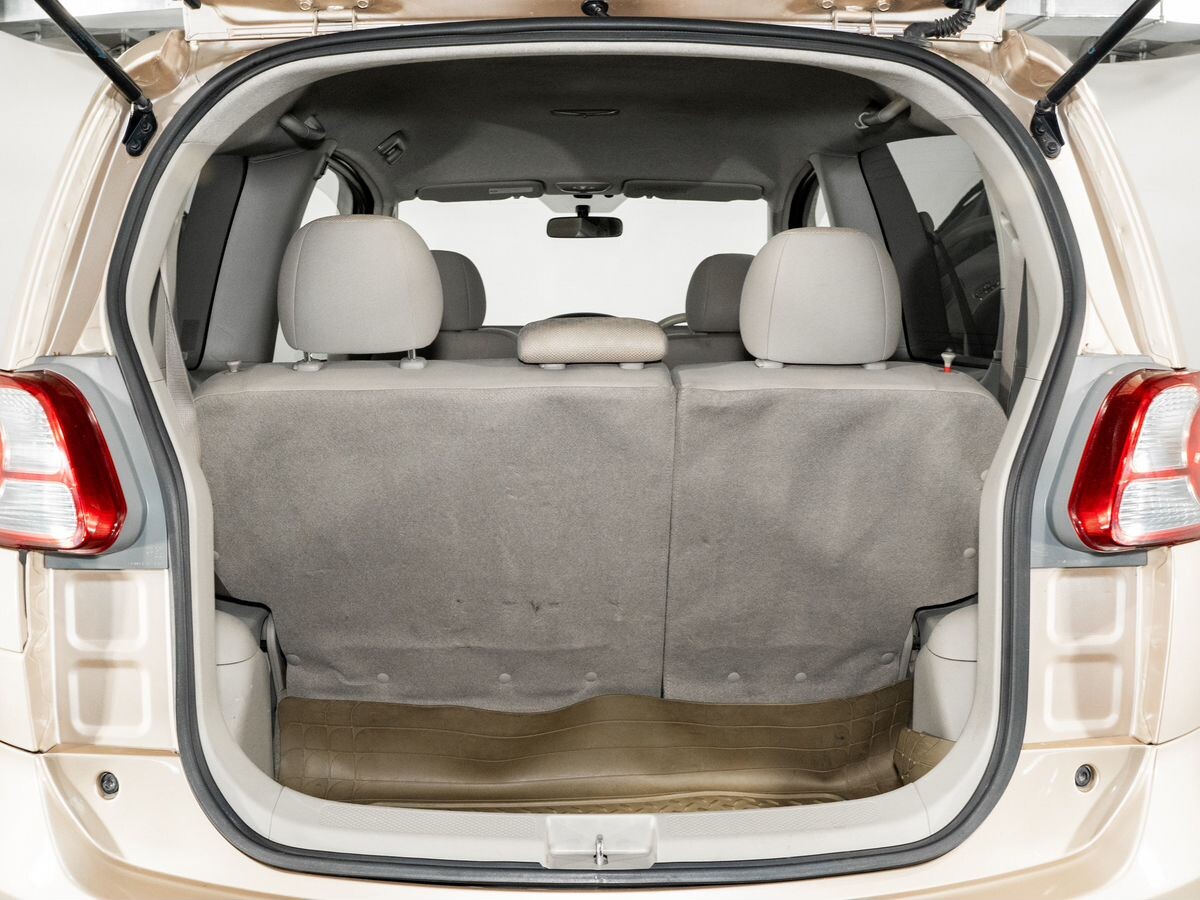 Toyota Porte 2011 - фото автомобиля