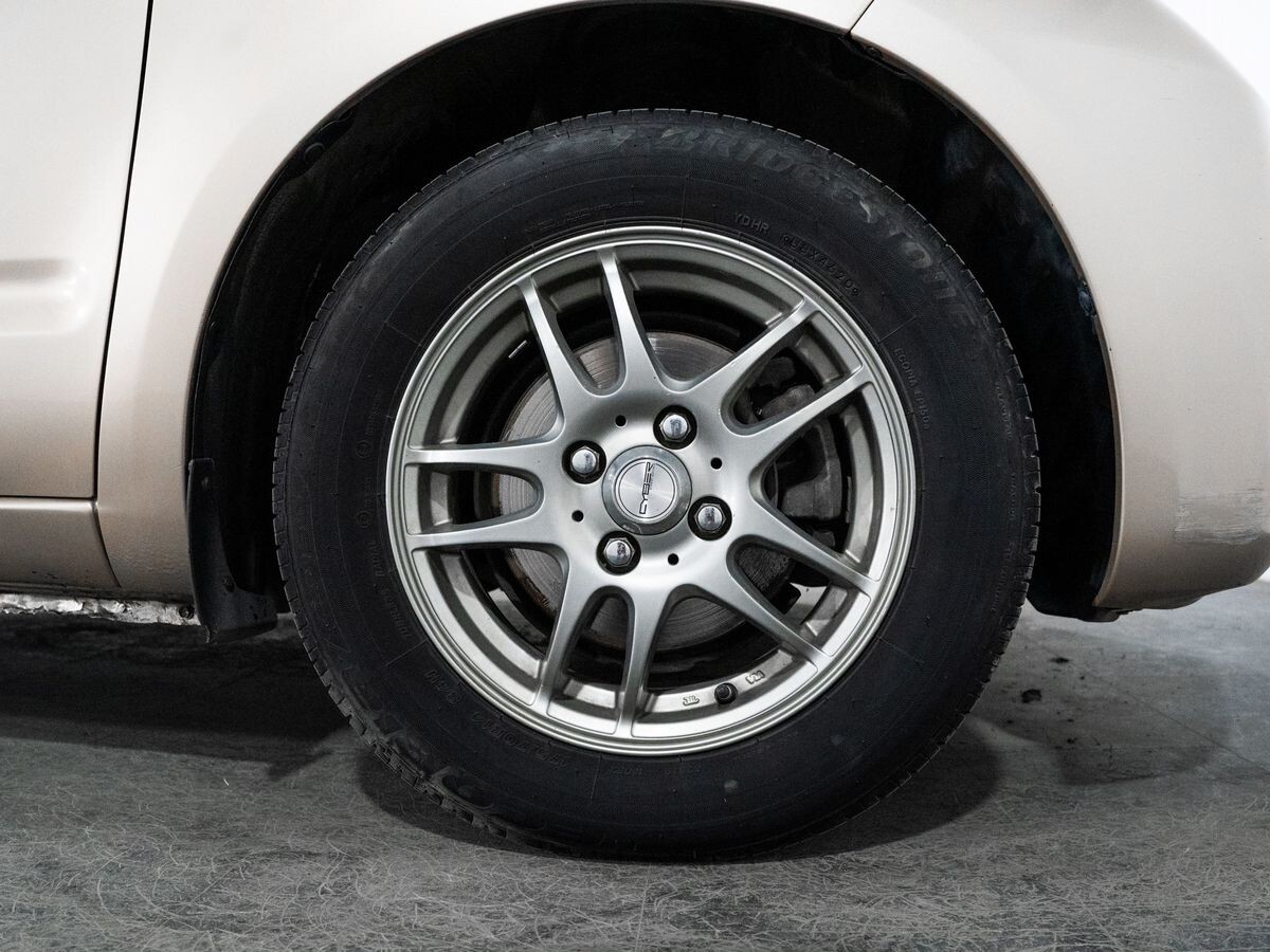 Toyota Porte 2011 - фото автомобиля
