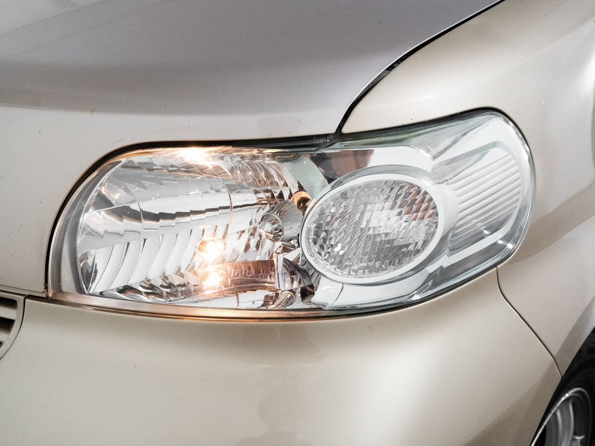 Toyota Porte 2011 - фото автомобиля