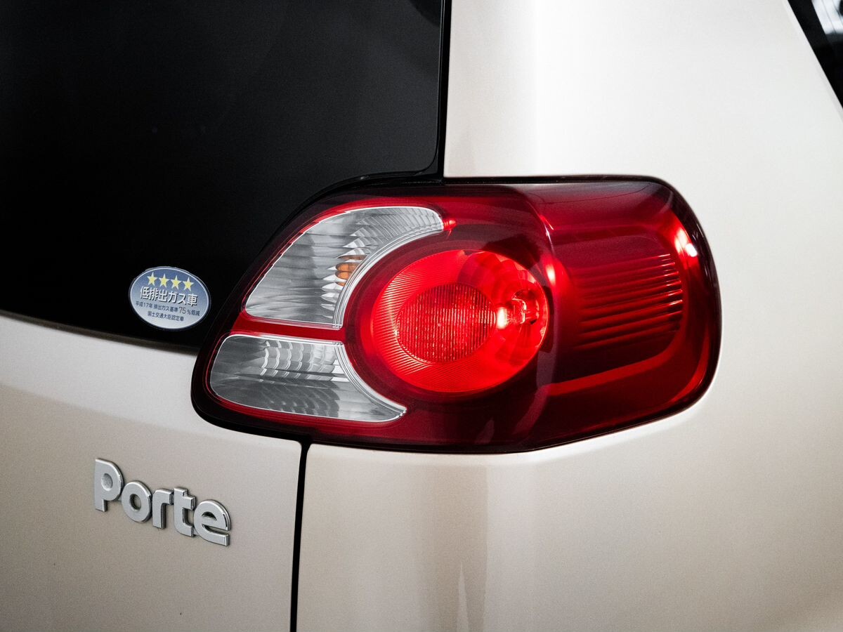 Toyota Porte 2011 - фото автомобиля