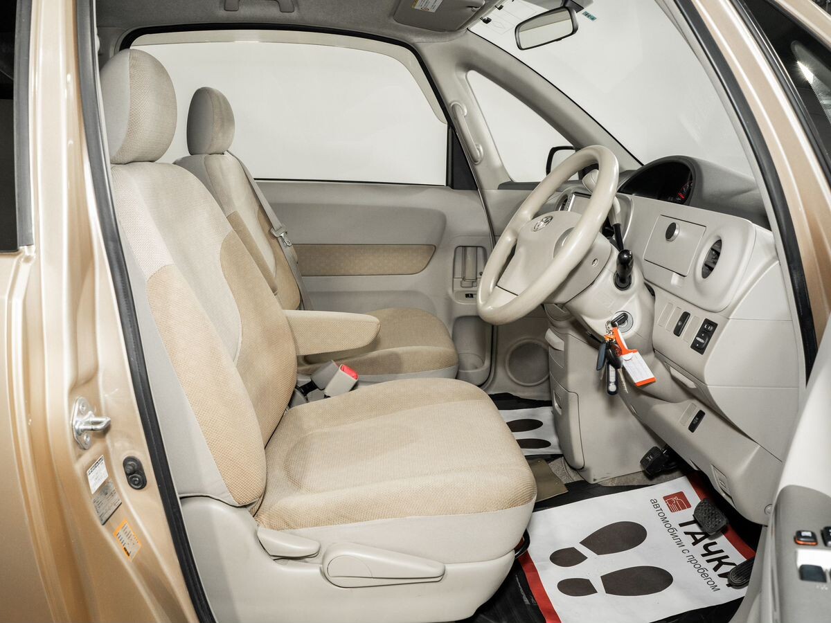 Toyota Porte 2011 - фото автомобиля