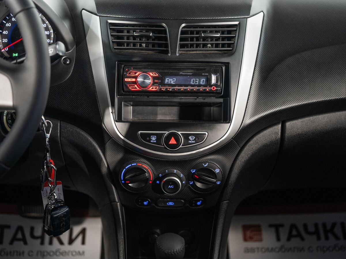 Hyundai Solaris 2013 - фото автомобиля