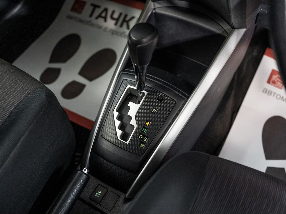 Toyota Corolla Fielder 2012 - фото автомобиля