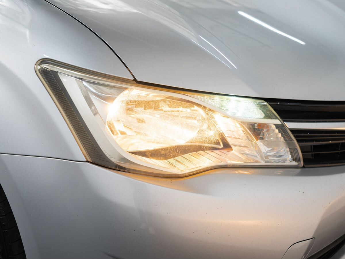Toyota Corolla Fielder 2012 - фото автомобиля
