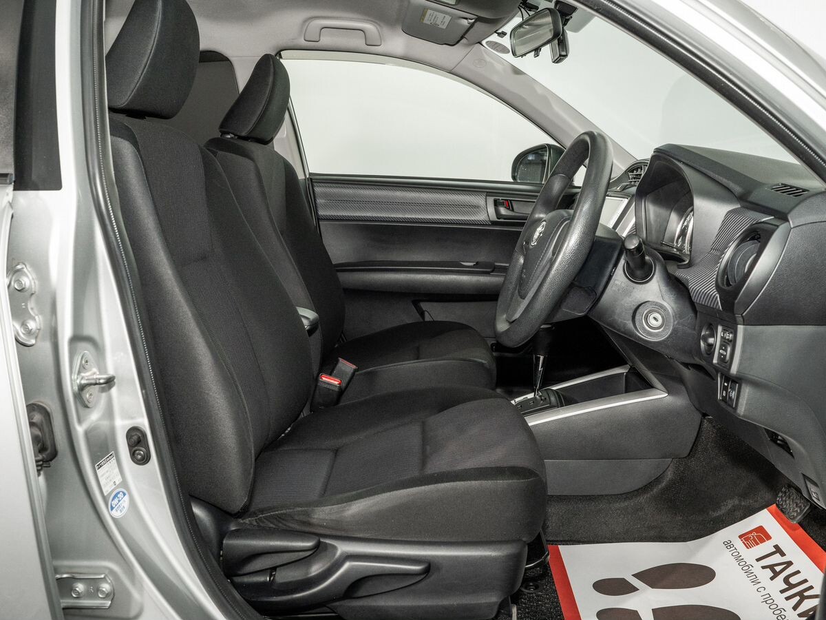 Toyota Corolla Fielder 2012 - фото автомобиля