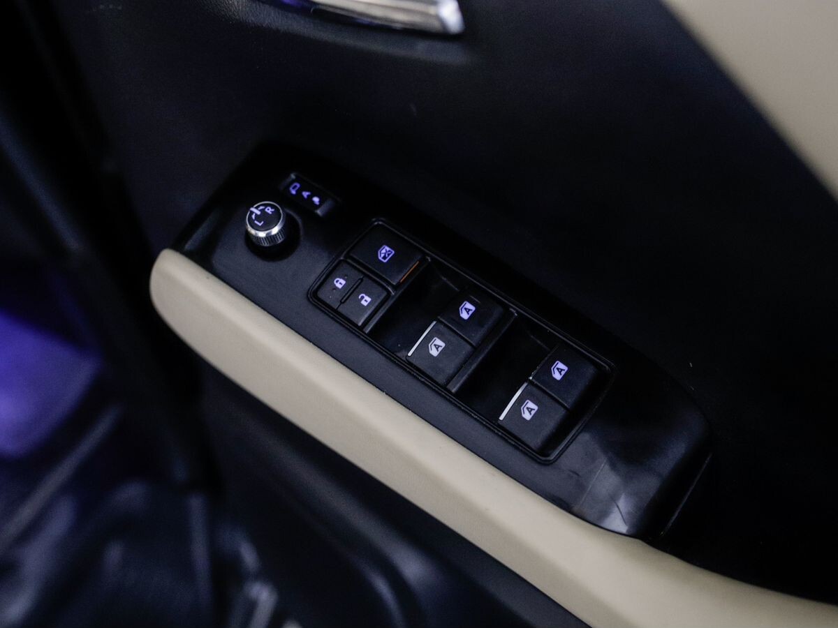 Toyota Vellfire 2015 - фото автомобиля