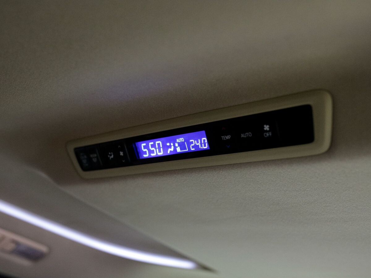 Toyota Vellfire 2015 - фото автомобиля