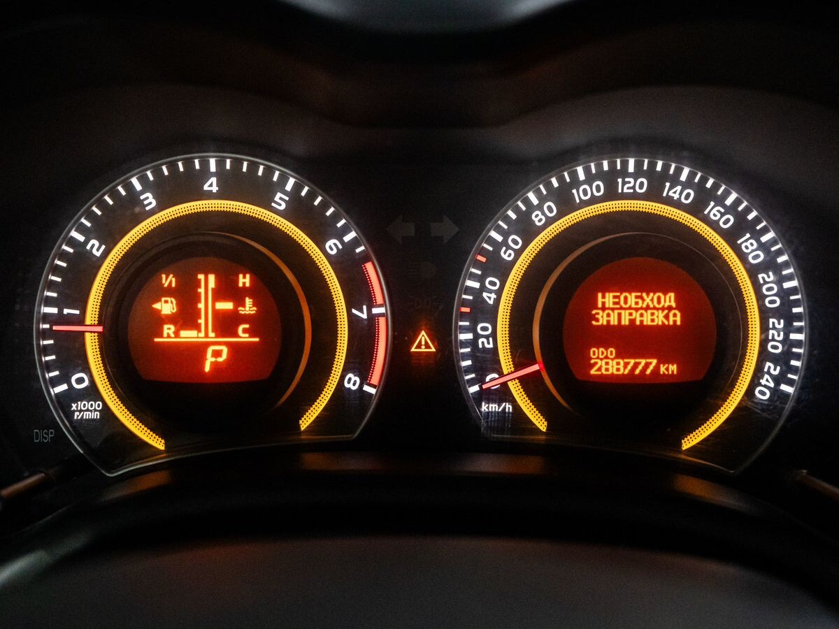 Toyota Corolla 2012 - фото автомобиля