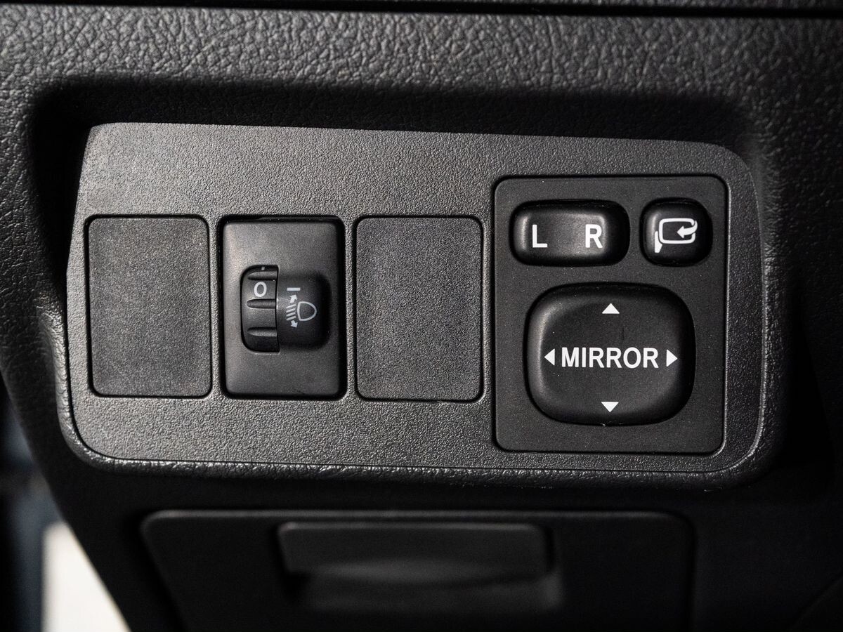 Toyota Corolla 2012 - фото автомобиля
