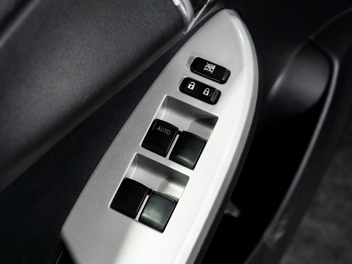 Toyota Corolla 2012 - фото автомобиля