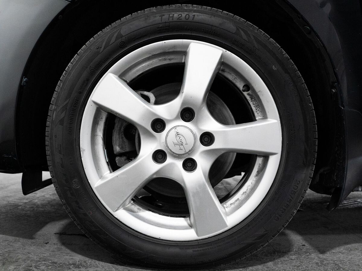 Toyota Corolla 2012 - фото автомобиля