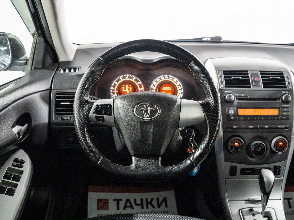Toyota Corolla 2012 - фото автомобиля