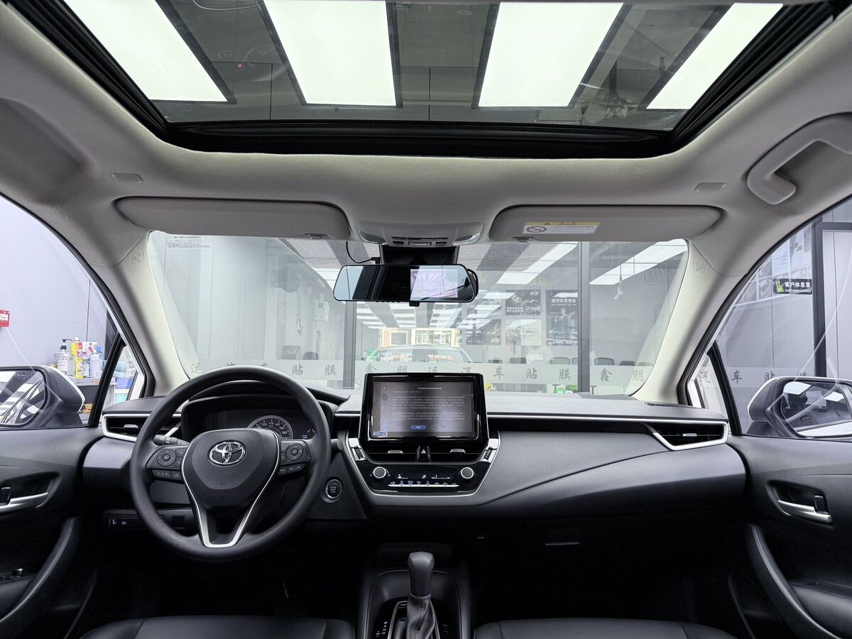Toyota Corolla 2023 - фото автомобиля