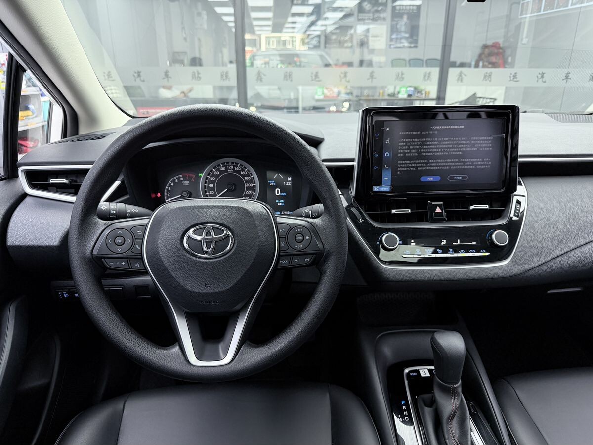 Toyota Corolla 2023 - фото автомобиля