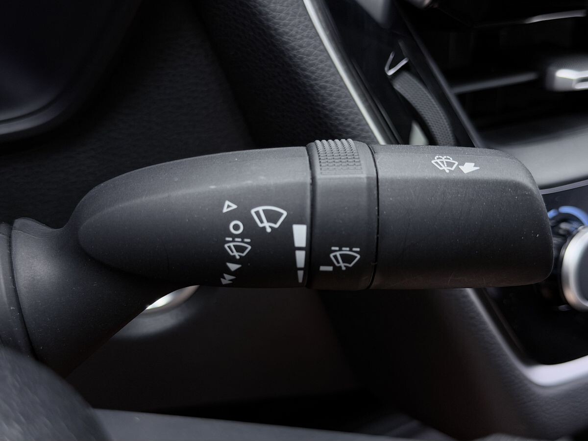 Toyota Corolla 2023 - фото автомобиля