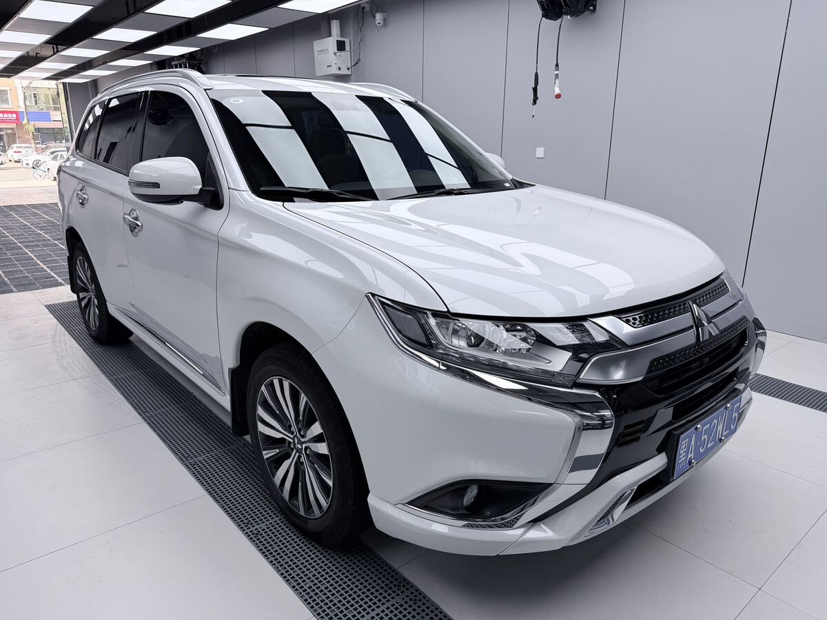 Mitsubishi Outlander 2021 - фото автомобиля