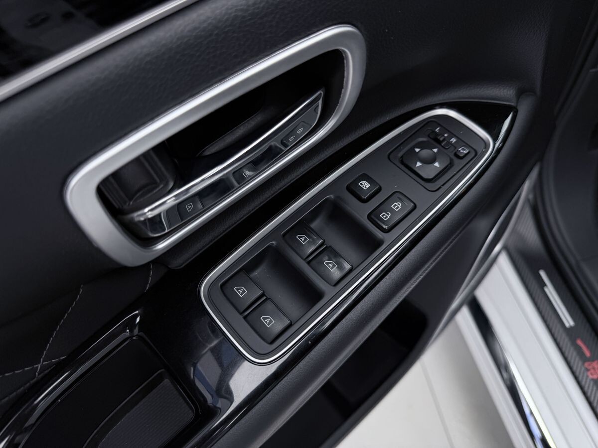 Mitsubishi Outlander 2021 - фото автомобиля