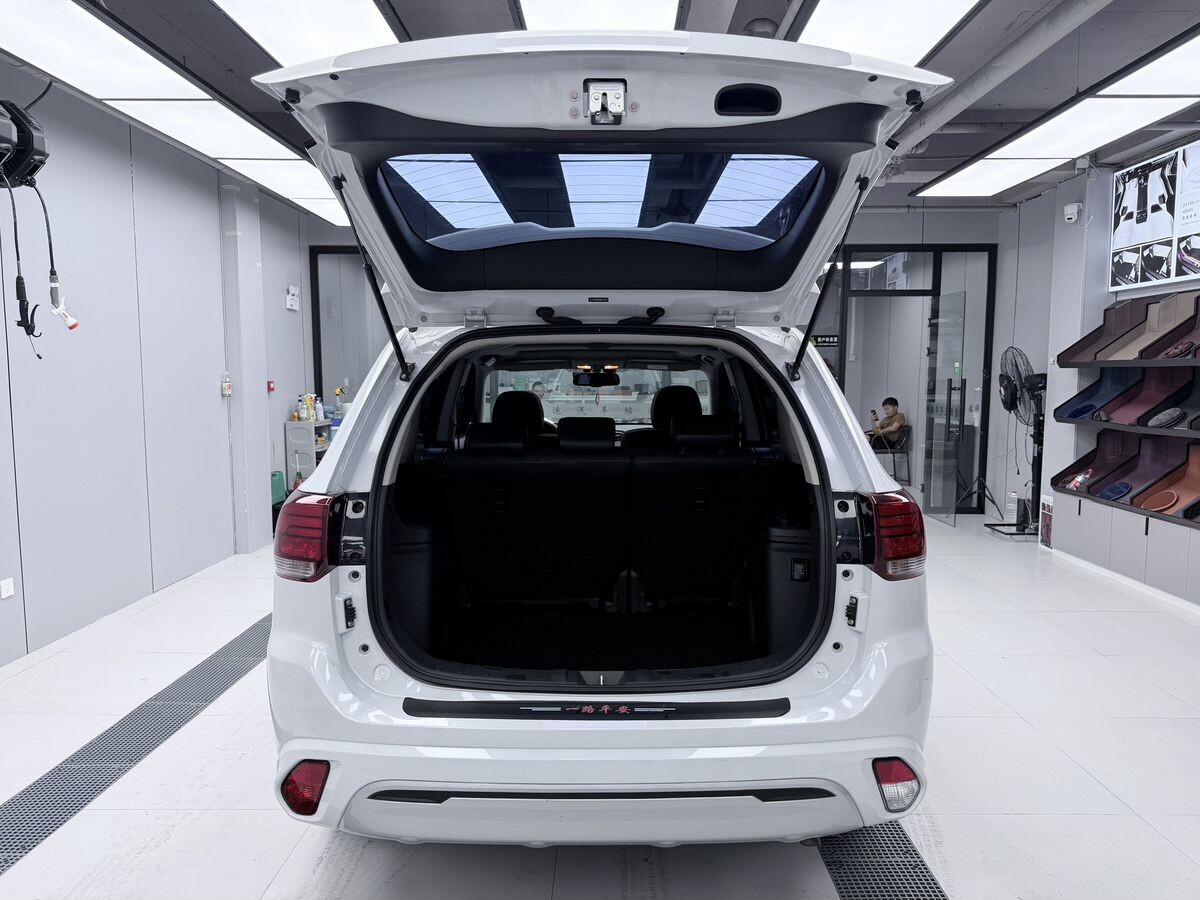 Mitsubishi Outlander 2021 - фото автомобиля