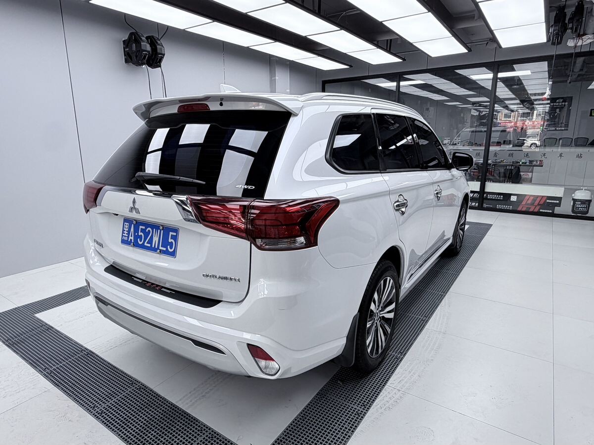 Mitsubishi Outlander 2021 - фото автомобиля