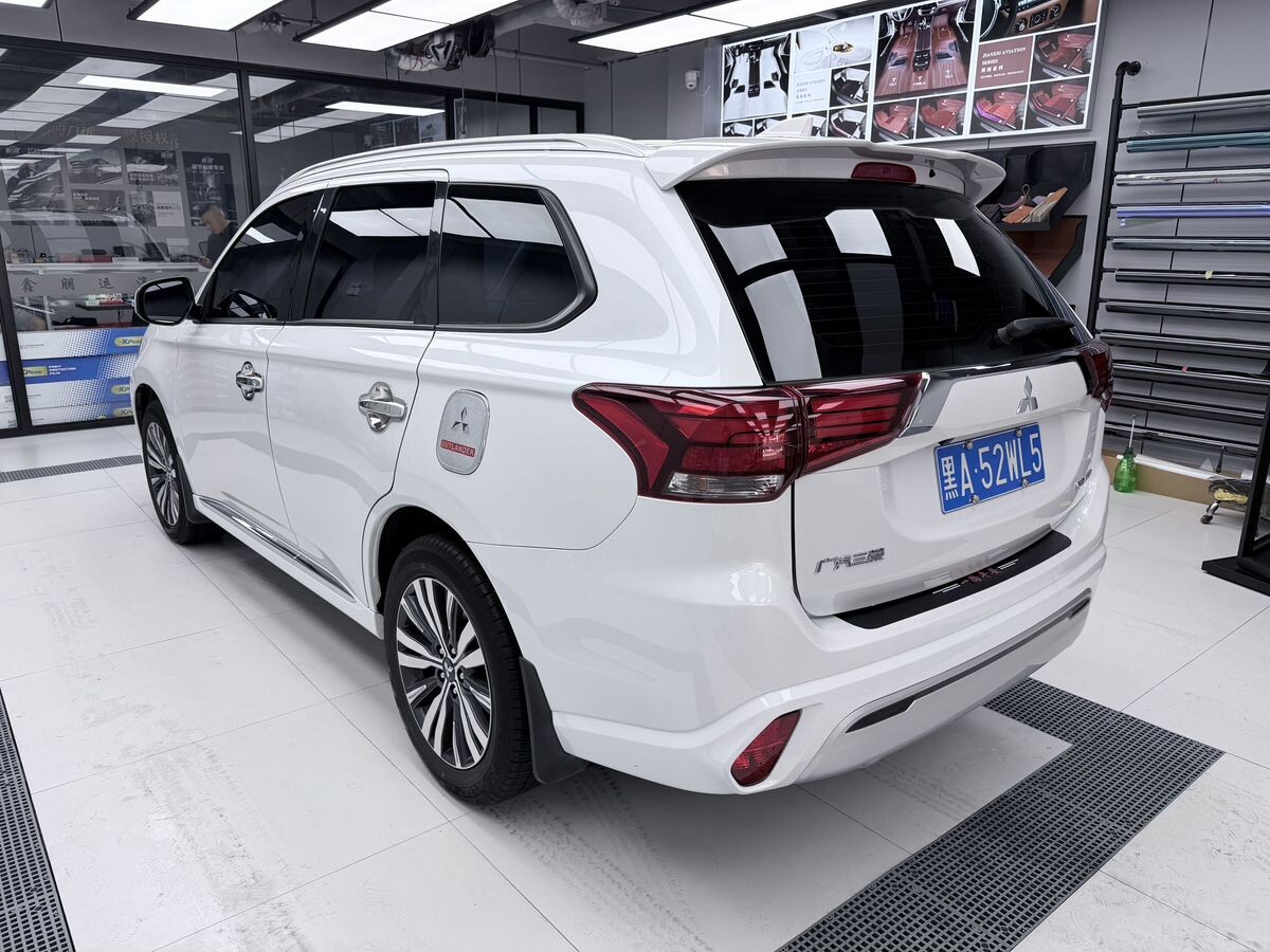 Mitsubishi Outlander 2021 - фото автомобиля