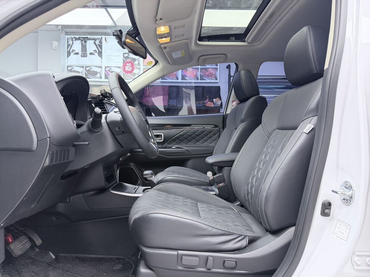 Mitsubishi Outlander 2021 - фото автомобиля