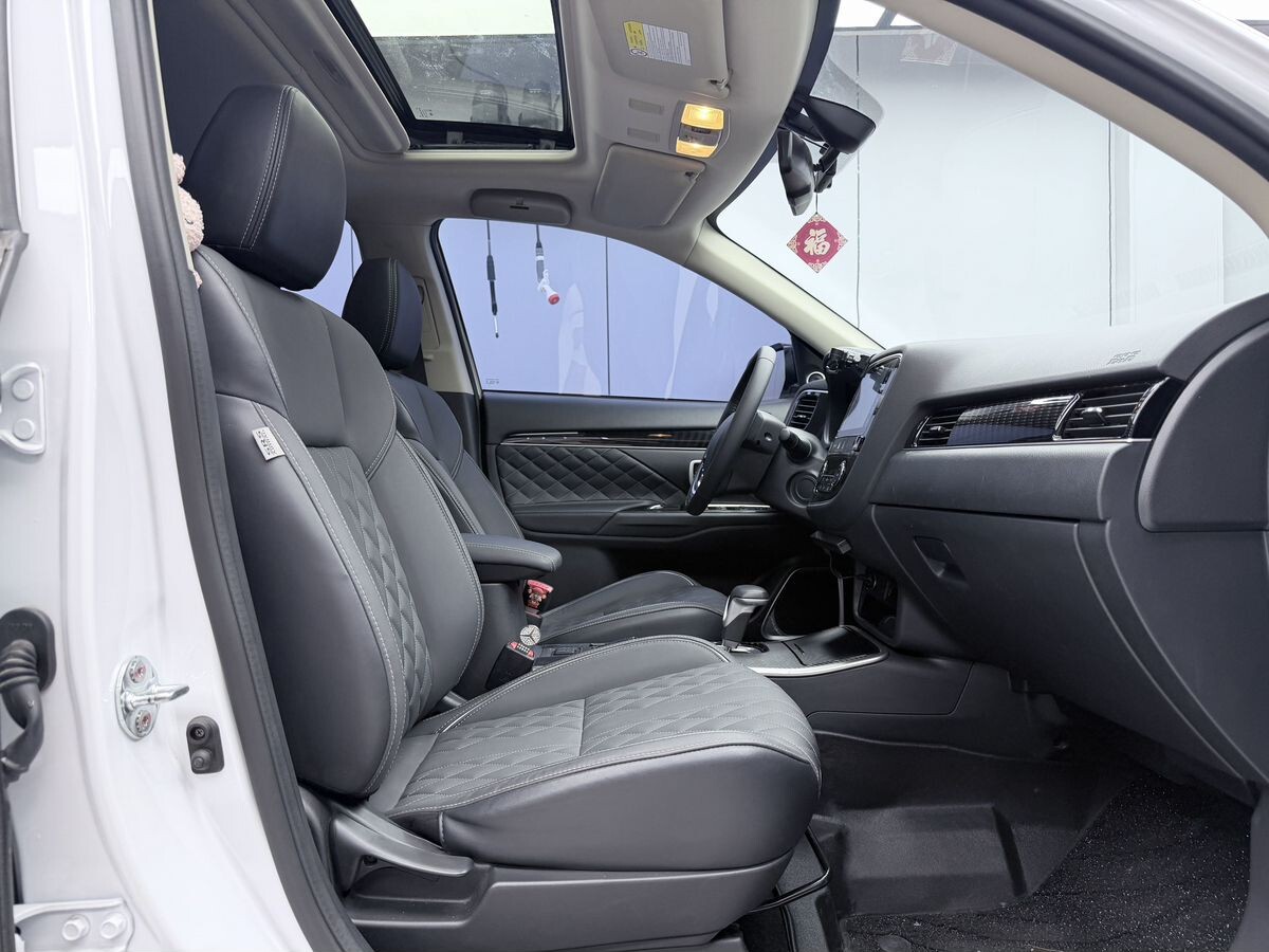 Mitsubishi Outlander 2021 - фото автомобиля