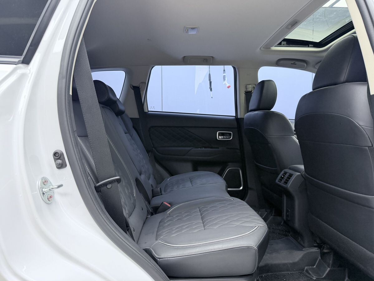 Mitsubishi Outlander 2021 - фото автомобиля