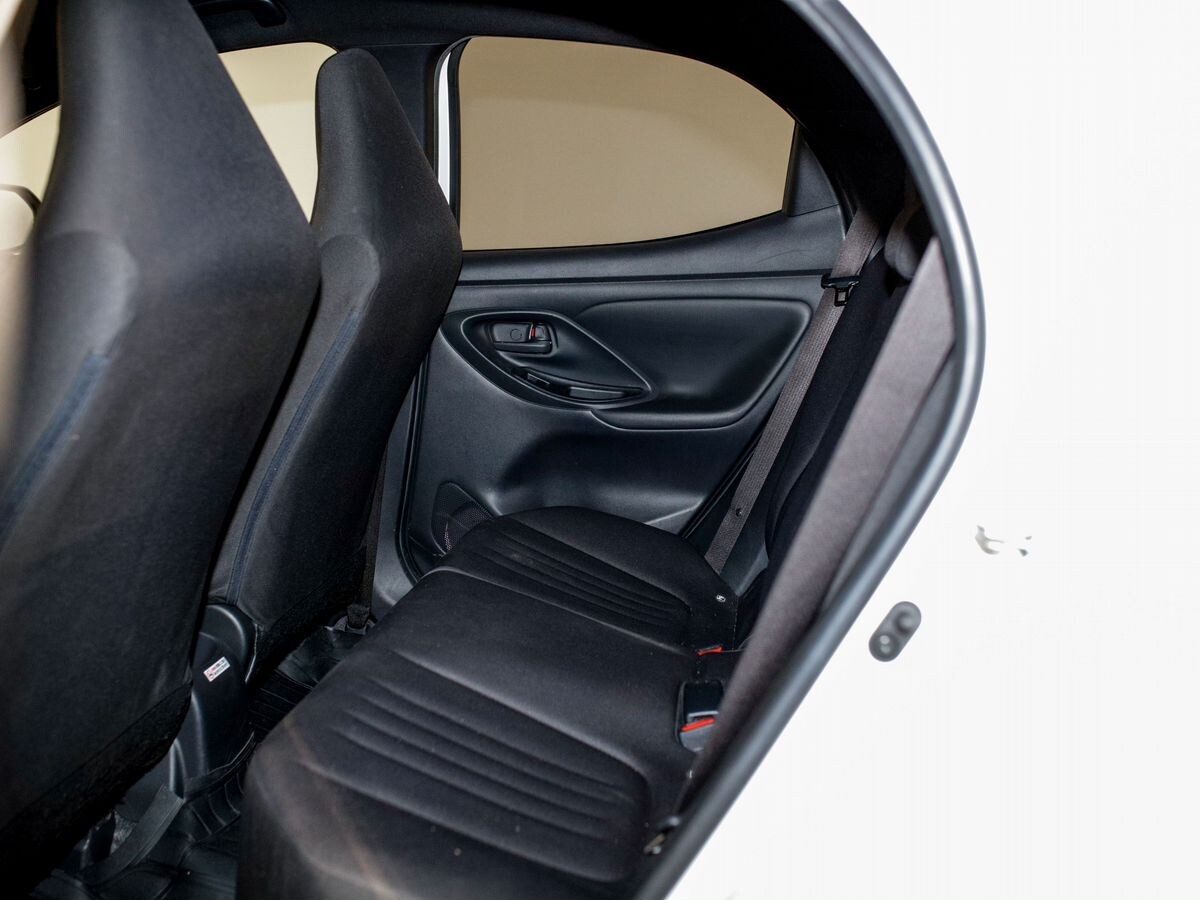 Toyota Yaris 2020 - фото автомобиля
